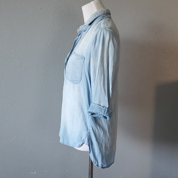 Anthropologie light denim button up roll up sleves - Picture 4 of 5